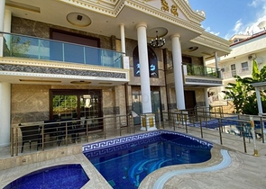 Просторная вилла планировки 6+1 в районе Кемер - Анталия 