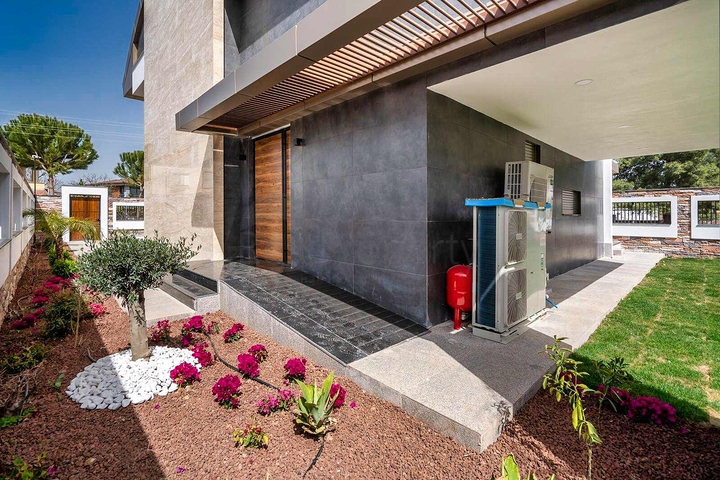 Просторная вилла планировки 6+1 в районе Дошемеалты - Анталия 