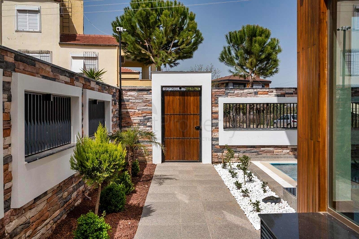 Просторная вилла планировки 6+1 в районе Дошемеалты - Анталия 