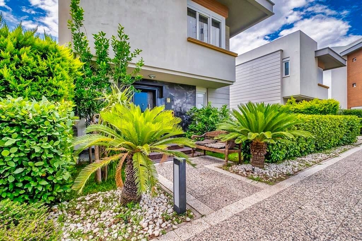 Вилла в комплексе , планировки 3+2 в районе Лара - Анталия 