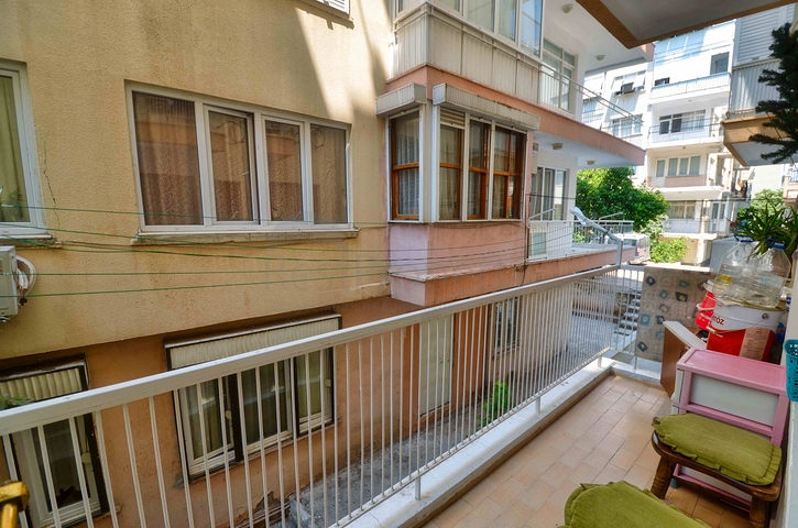 Квартира планировки 3+1 в центре города Анталия 