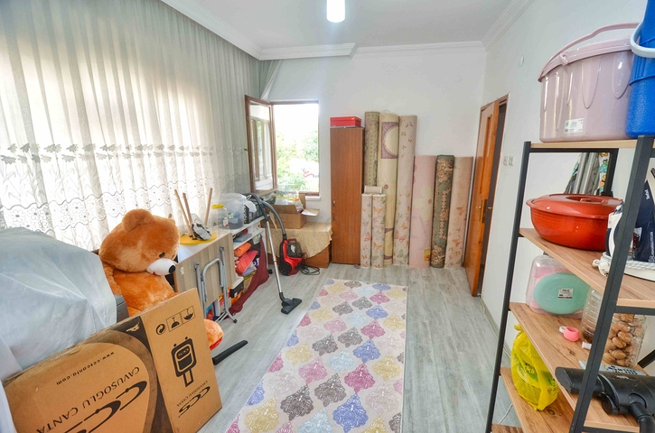 Квартира планировки 3+1 в центре города Анталия 