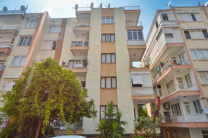 Квартира планировки 3+1 в центре города Анталия 