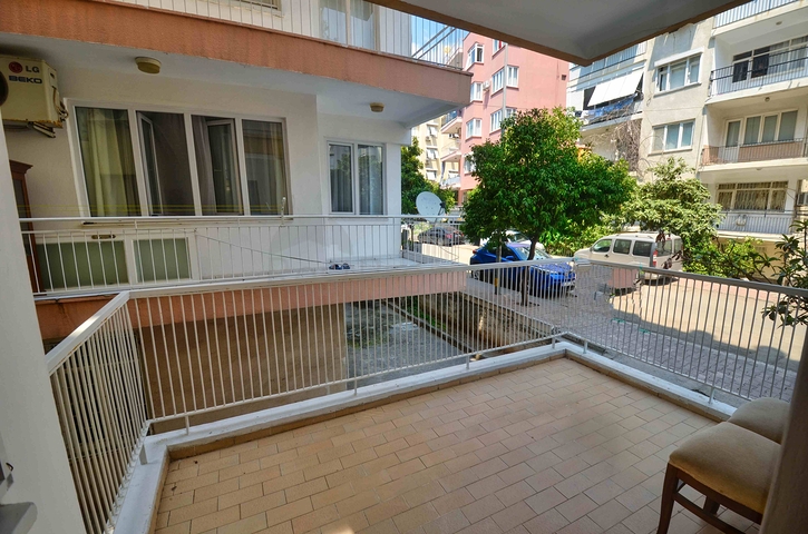 Квартира планировки 3+1 в центре города Анталия 