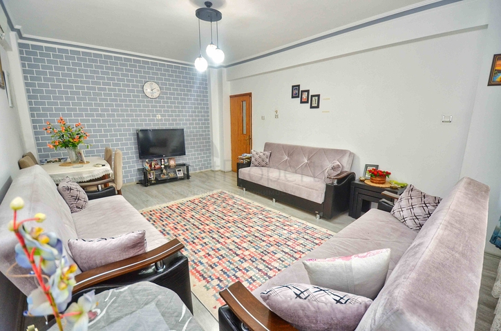 Квартира планировки 3+1 в центре города Анталия 