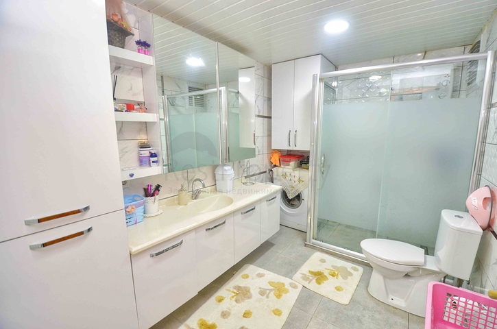 Квартира планировки 3+1 в центре города Анталия 