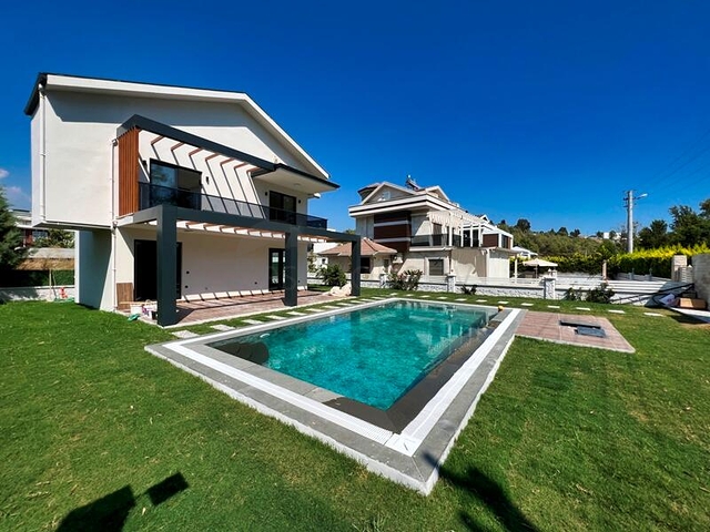 Вилла в 1000 метров от моря планировкой 3+1 в районе Фетхие 