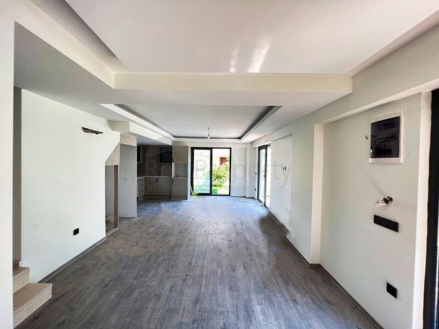 Вилла в 1000 метров от моря планировкой 3+1 в районе Фетхие 