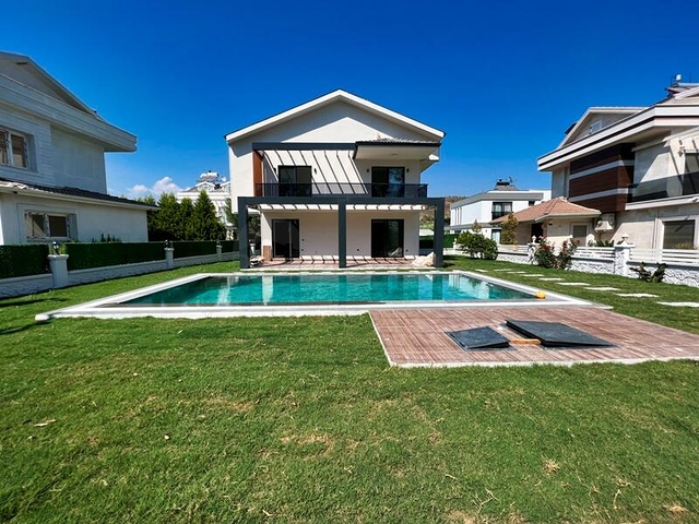 Вилла в 1000 метров от моря планировкой 3+1 в районе Фетхие 