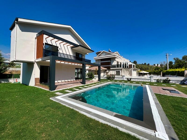 Вилла в 1000 метров от моря планировкой 3+1 в районе Фетхие 