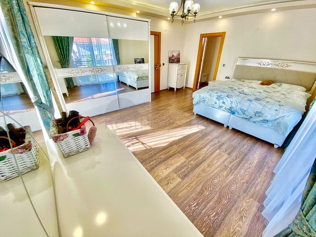 Просторная вилла планировки 5+1 в районе Дошемеалты - Анталия 