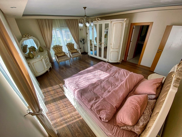 Просторная вилла планировки 5+1 в районе Дошемеалты - Анталия 