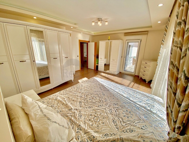 Просторная вилла планировки 5+1 в районе Дошемеалты - Анталия 