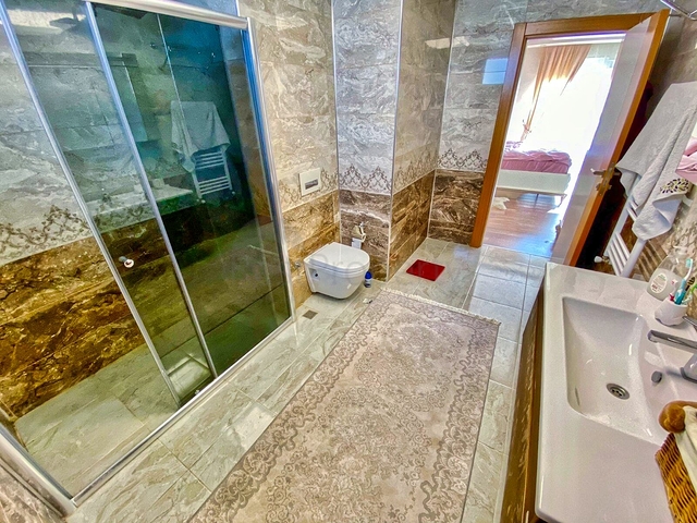 Просторная вилла планировки 5+1 в районе Дошемеалты - Анталия 