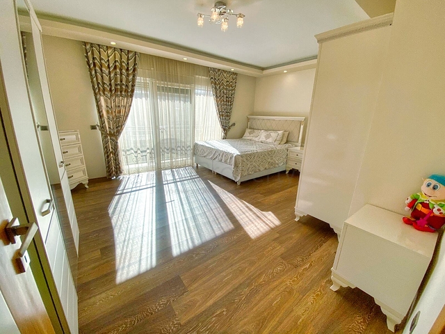 Просторная вилла планировки 5+1 в районе Дошемеалты - Анталия 