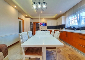 Просторная вилла планировки 5+1 в районе Дошемеалты - Анталия 