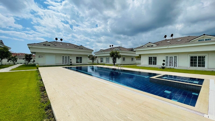 Квартира планировки 2+1 с видом на горы в районе Кемер - Анталия 