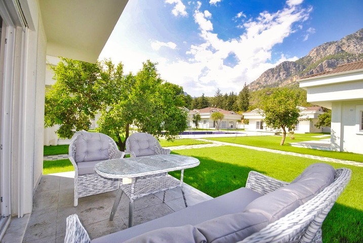 Квартира планировки 2+1 с видом на горы в районе Кемер - Анталия 