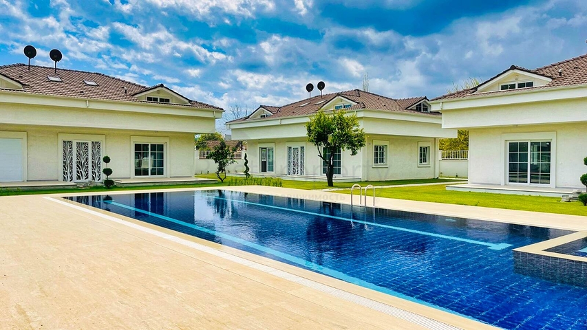 Квартира планировки 2+1 с видом на горы в районе Кемер - Анталия 