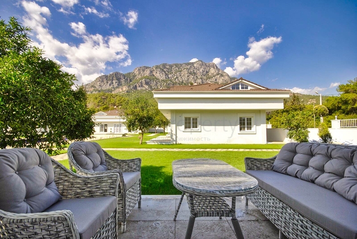 Квартира планировки 2+1 с видом на горы в районе Кемер - Анталия 