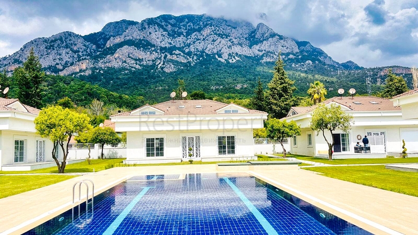 Квартира планировки 2+1 с видом на горы в районе Кемер - Анталия 