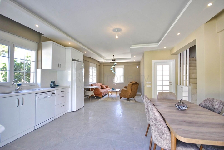 Квартира планировки 2+1 с видом на горы в районе Кемер - Анталия 