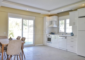 Квартира планировки 2+1 с видом на горы в районе Кемер - Анталия 