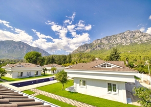 Квартира планировки 2+1 с видом на горы в районе Кемер - Анталия 