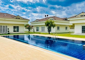 Квартира планировки 2+1 с видом на горы в районе Кемер - Анталия 