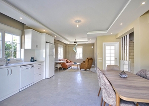 Квартира планировки 2+1 с видом на горы в районе Кемер - Анталия 