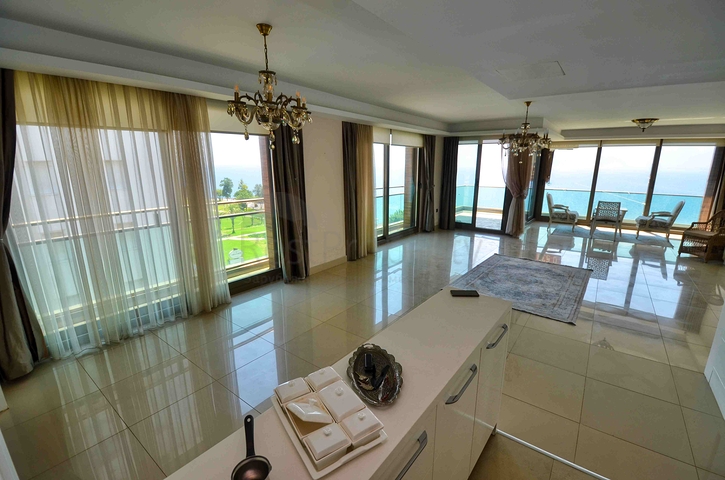 Квартира планировки 5+1 в микрорайоне Лара - Анталия 