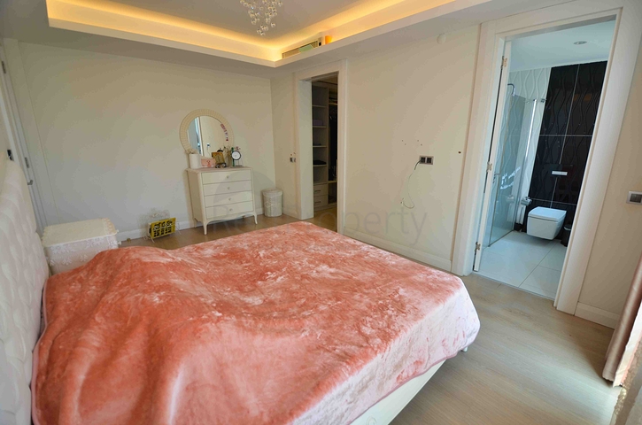 Квартира планировки 5+1 в микрорайоне Лара - Анталия 