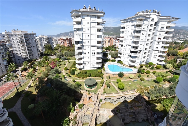 Шикарный пентхаус с четырьмя спальнями в уютном районе Тосмур