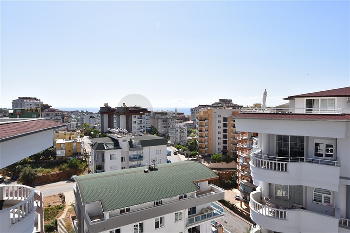 Шикарный пентхаус с четырьмя спальнями в уютном районе Тосмур