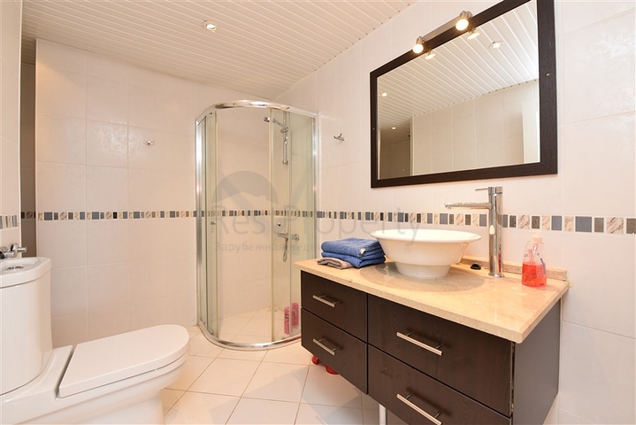 Шикарный пентхаус с четырьмя спальнями в уютном районе Тосмур