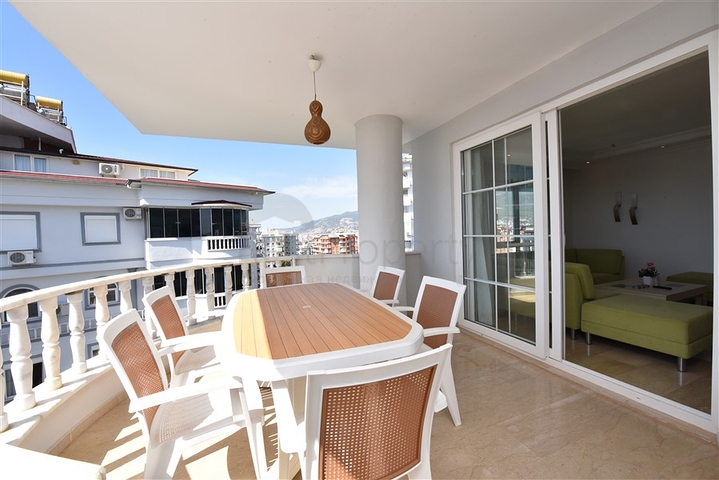 Шикарный пентхаус с четырьмя спальнями в уютном районе Тосмур