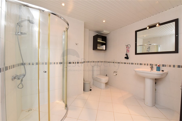 Шикарный пентхаус с четырьмя спальнями в уютном районе Тосмур