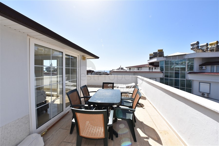 Шикарный пентхаус с четырьмя спальнями в уютном районе Тосмур