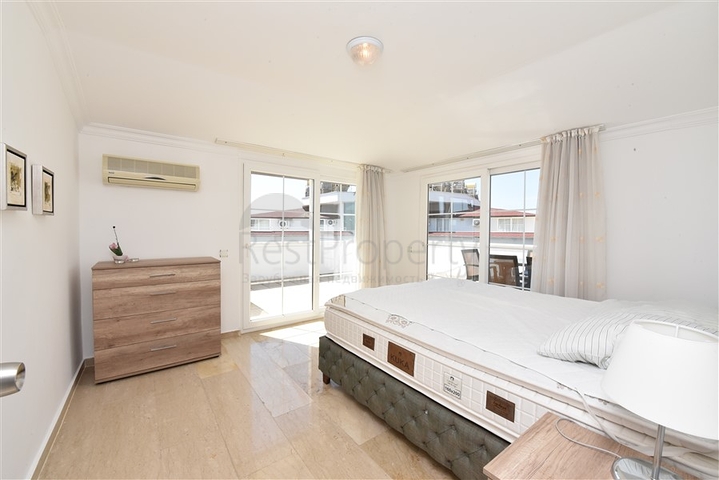 Шикарный пентхаус с четырьмя спальнями в уютном районе Тосмур