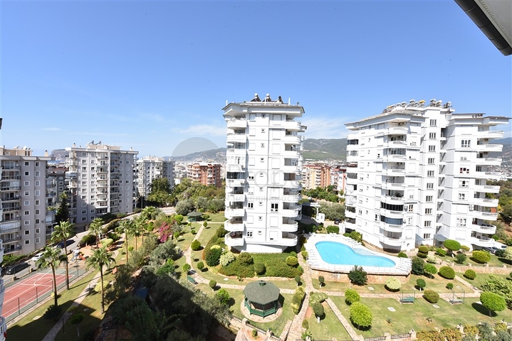 Шикарный пентхаус с четырьмя спальнями в уютном районе Тосмур