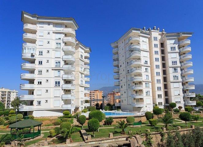 Шикарный пентхаус с четырьмя спальнями в уютном районе Тосмур