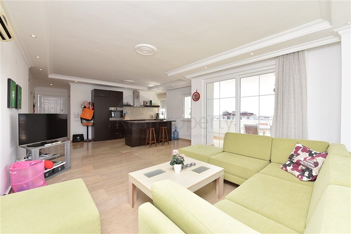 Шикарный пентхаус с четырьмя спальнями в уютном районе Тосмур