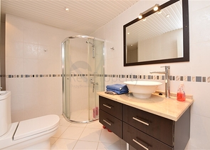 Шикарный пентхаус с четырьмя спальнями в уютном районе Тосмур