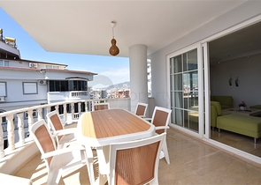 Шикарный пентхаус с четырьмя спальнями в уютном районе Тосмур