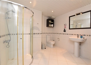 Шикарный пентхаус с четырьмя спальнями в уютном районе Тосмур