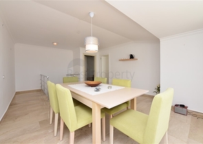 Шикарный пентхаус с четырьмя спальнями в уютном районе Тосмур