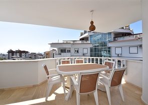 Шикарный пентхаус с четырьмя спальнями в уютном районе Тосмур