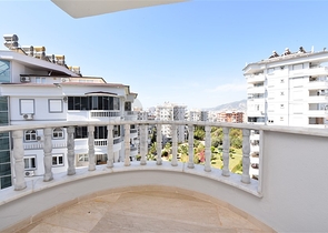 Шикарный пентхаус с четырьмя спальнями в уютном районе Тосмур