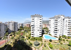 Шикарный пентхаус с четырьмя спальнями в уютном районе Тосмур