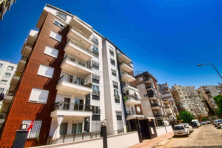 Квартиры планировки 2+1 и 6+1 в центре города Анталия 